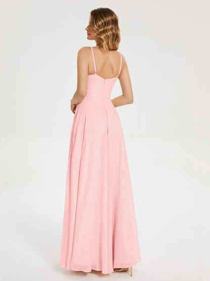 Vestido de fiesta con tirantes finos y corte en A y abertura