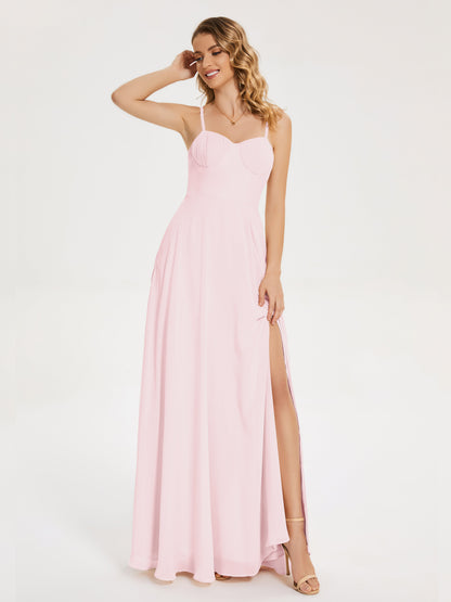 Vestido de fiesta con tirantes finos y corte en A y abertura
