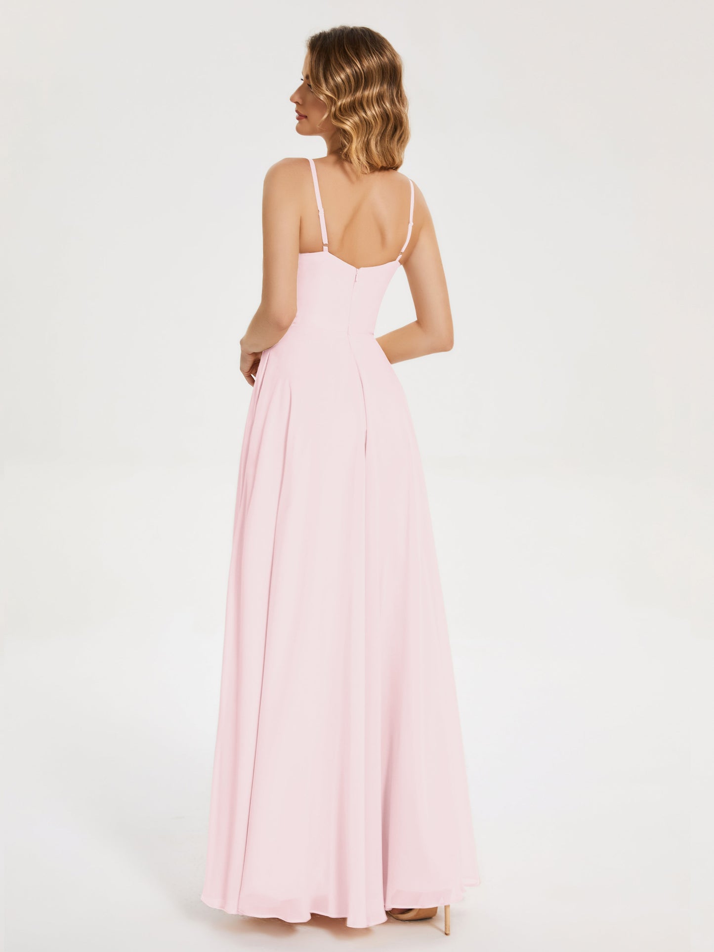 Vestido de fiesta con tirantes finos y corte en A y abertura