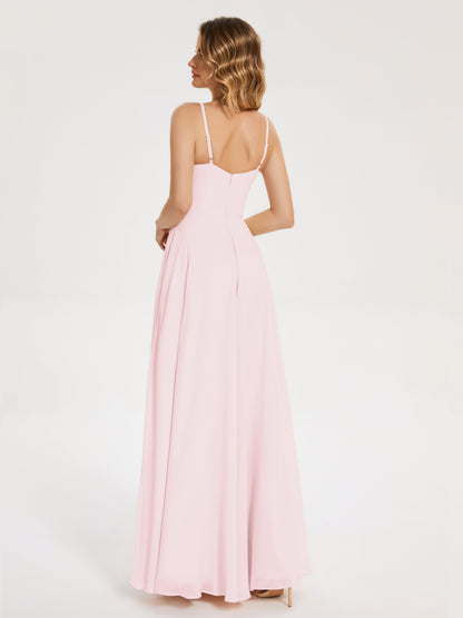 Vestido de fiesta con tirantes finos y corte en A y abertura