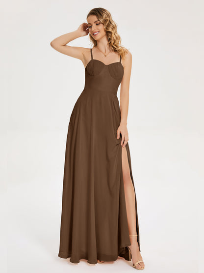Vestido de fiesta con tirantes finos y corte en A y abertura