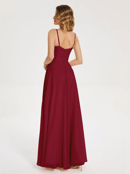 Vestido de fiesta con tirantes finos y corte en A y abertura