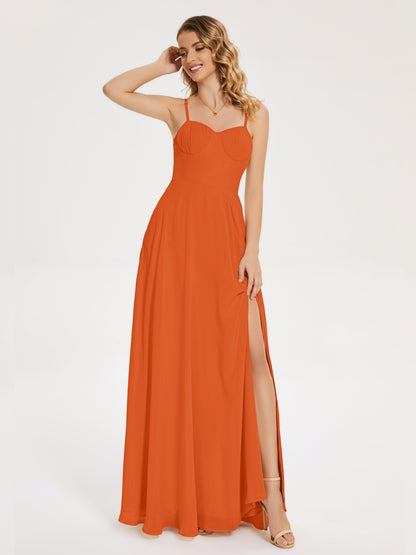 Vestido de fiesta con tirantes finos y corte en A y abertura
