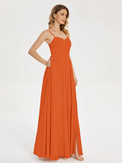 Vestido de fiesta con tirantes finos y corte en A y abertura