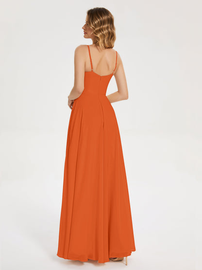 Vestido de fiesta con tirantes finos y corte en A y abertura