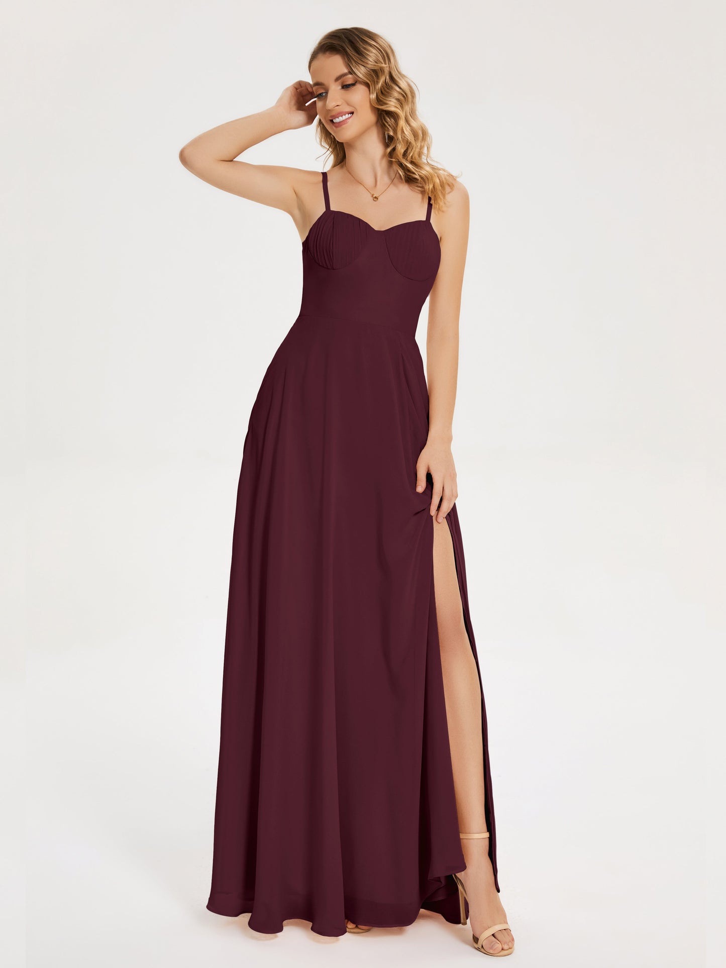 Vestido de fiesta con tirantes finos y corte en A y abertura
