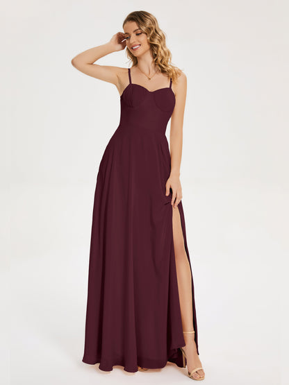 Vestido de fiesta con tirantes finos y corte en A y abertura