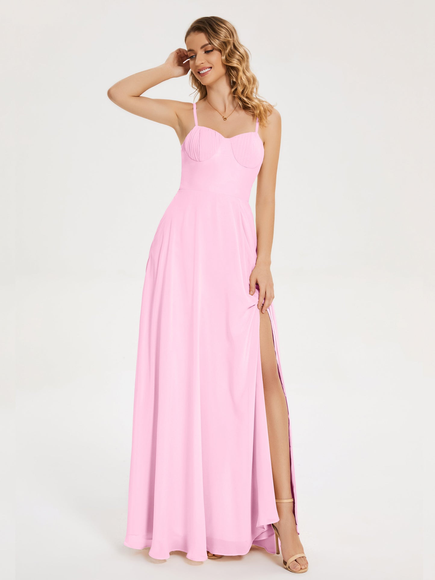 Vestido de fiesta con tirantes finos y corte en A y abertura