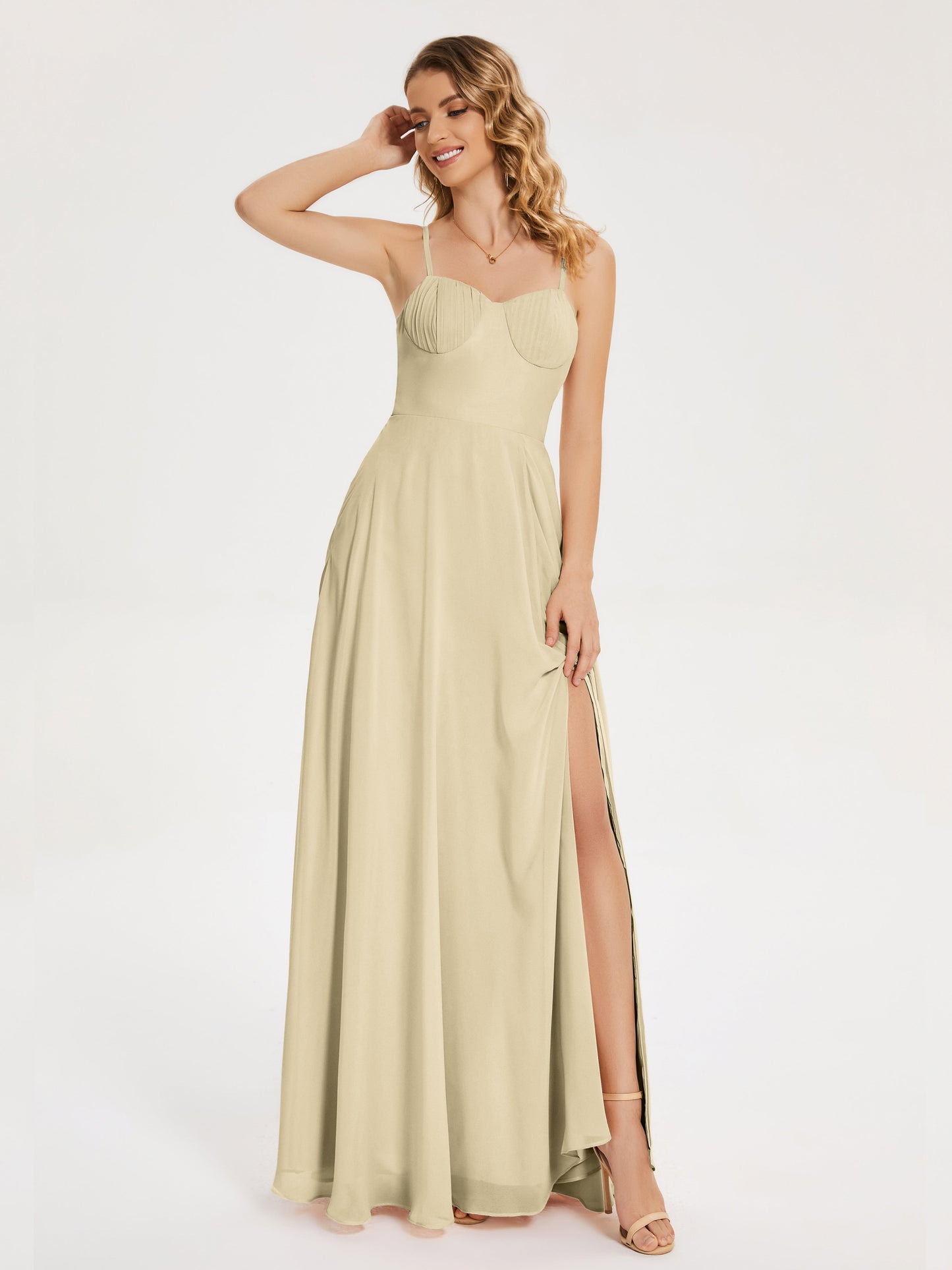 Vestido de fiesta con tirantes finos y corte en A y abertura