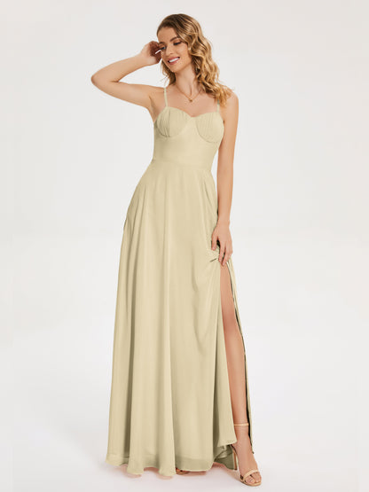 Vestido de fiesta con tirantes finos y corte en A y abertura