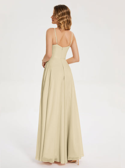 Vestido de fiesta con tirantes finos y corte en A y abertura