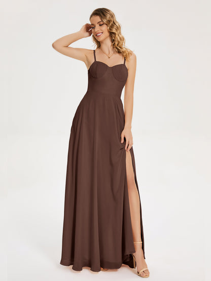 Vestido de fiesta con tirantes finos y corte en A y abertura