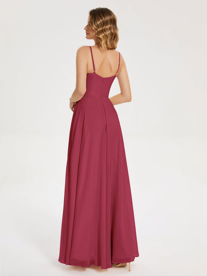Vestido de fiesta con tirantes finos y corte en A y abertura