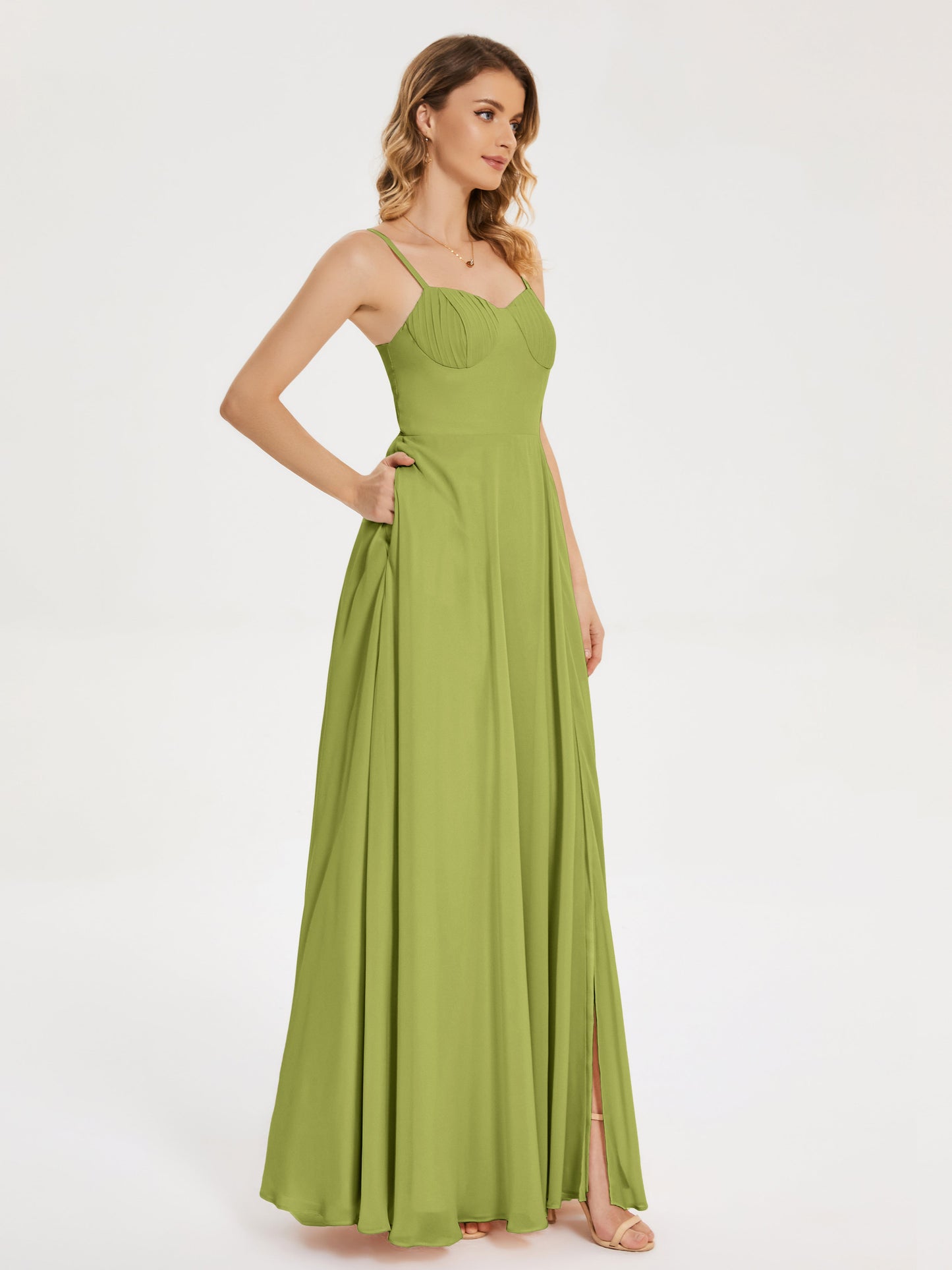 Vestido de fiesta con tirantes finos y corte en A y abertura