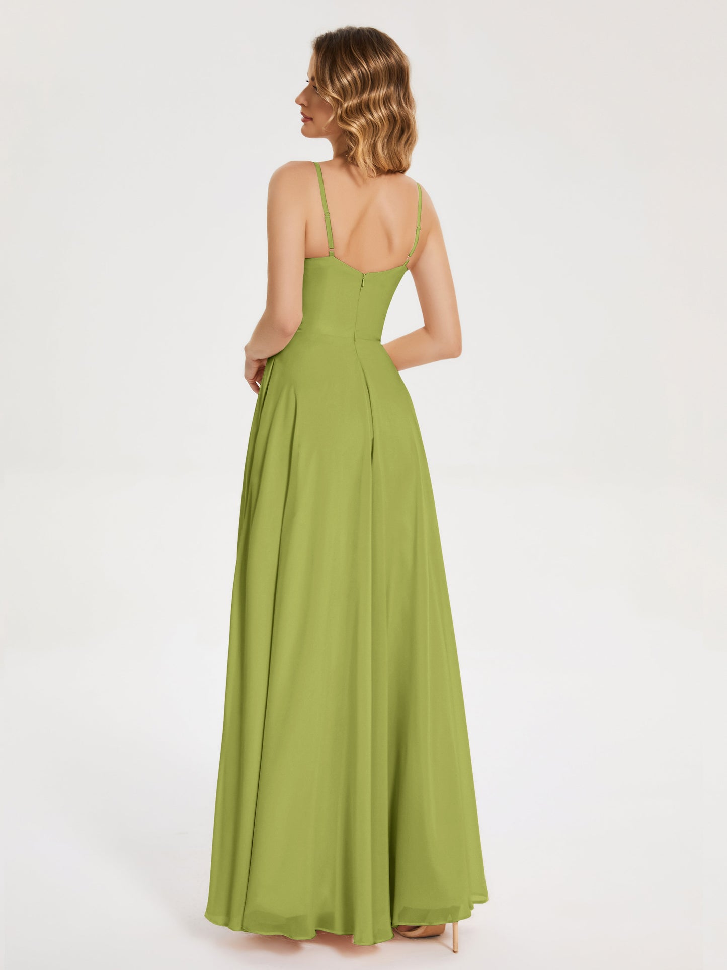 Vestido de fiesta con tirantes finos y corte en A y abertura