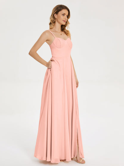 Vestido de fiesta con tirantes finos y corte en A y abertura