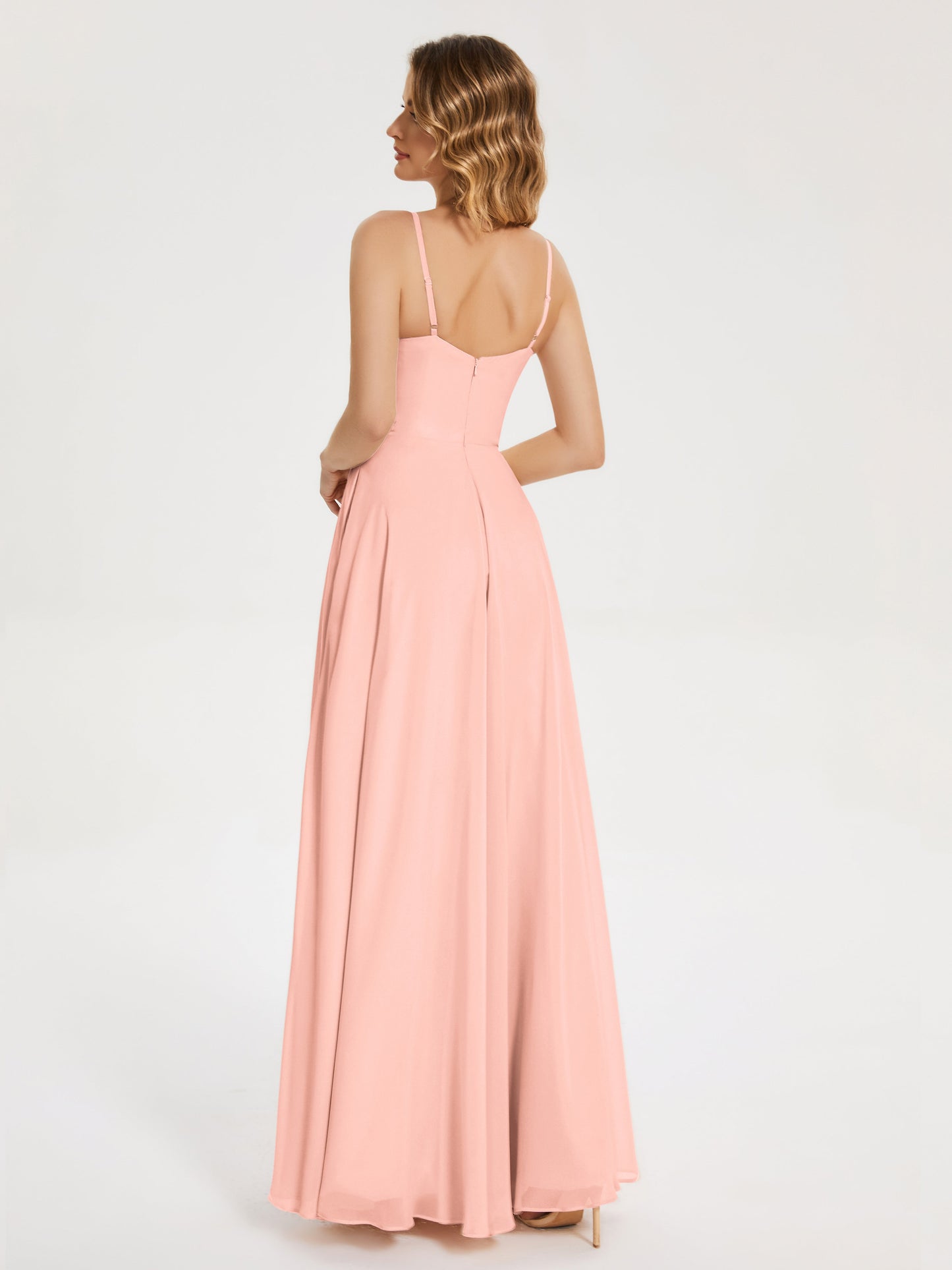 Vestido de fiesta con tirantes finos y corte en A y abertura
