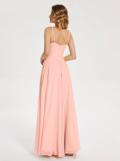 Vestido de fiesta con tirantes finos y corte en A y abertura