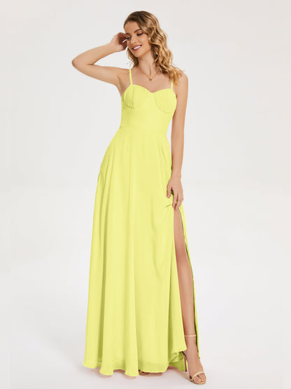 Vestido de fiesta con tirantes finos y corte en A y abertura