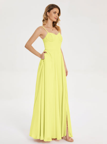 Vestido de fiesta con tirantes finos y corte en A y abertura