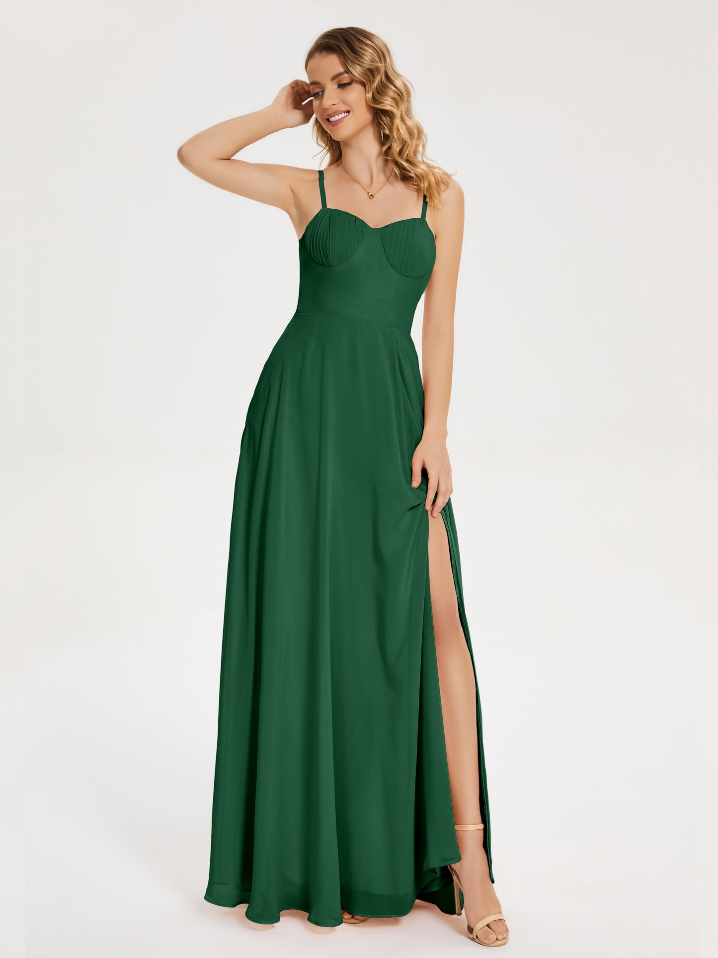 Vestido de fiesta con tirantes finos y corte en A y abertura