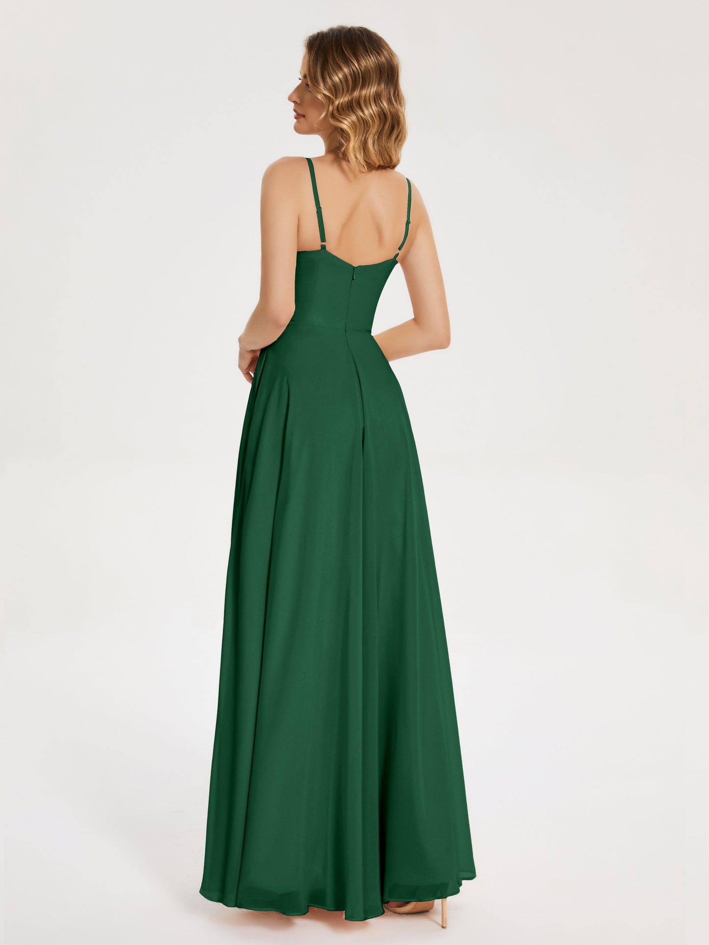 Vestido de fiesta con tirantes finos y corte en A y abertura