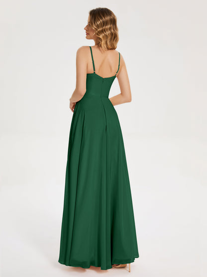 Vestido de fiesta con tirantes finos y corte en A y abertura