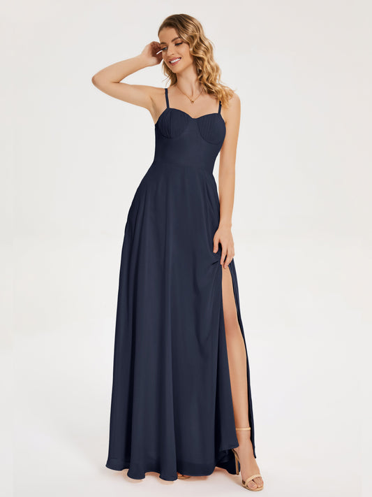 Vestido de fiesta con tirantes finos y corte en A y abertura