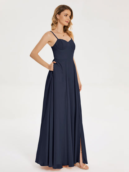 Vestido de fiesta con tirantes finos y corte en A y abertura