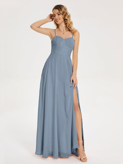 Vestido de fiesta con tirantes finos y corte en A y abertura