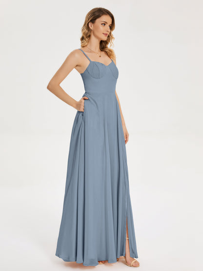 Vestido de fiesta con tirantes finos y corte en A y abertura