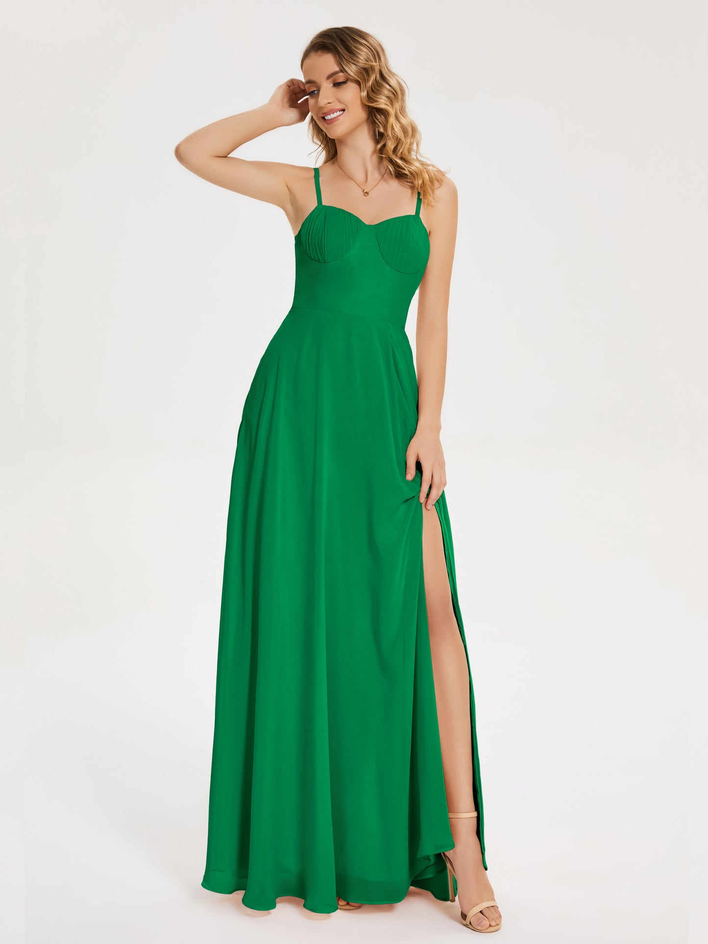 Vestido de fiesta con tirantes finos y corte en A y abertura