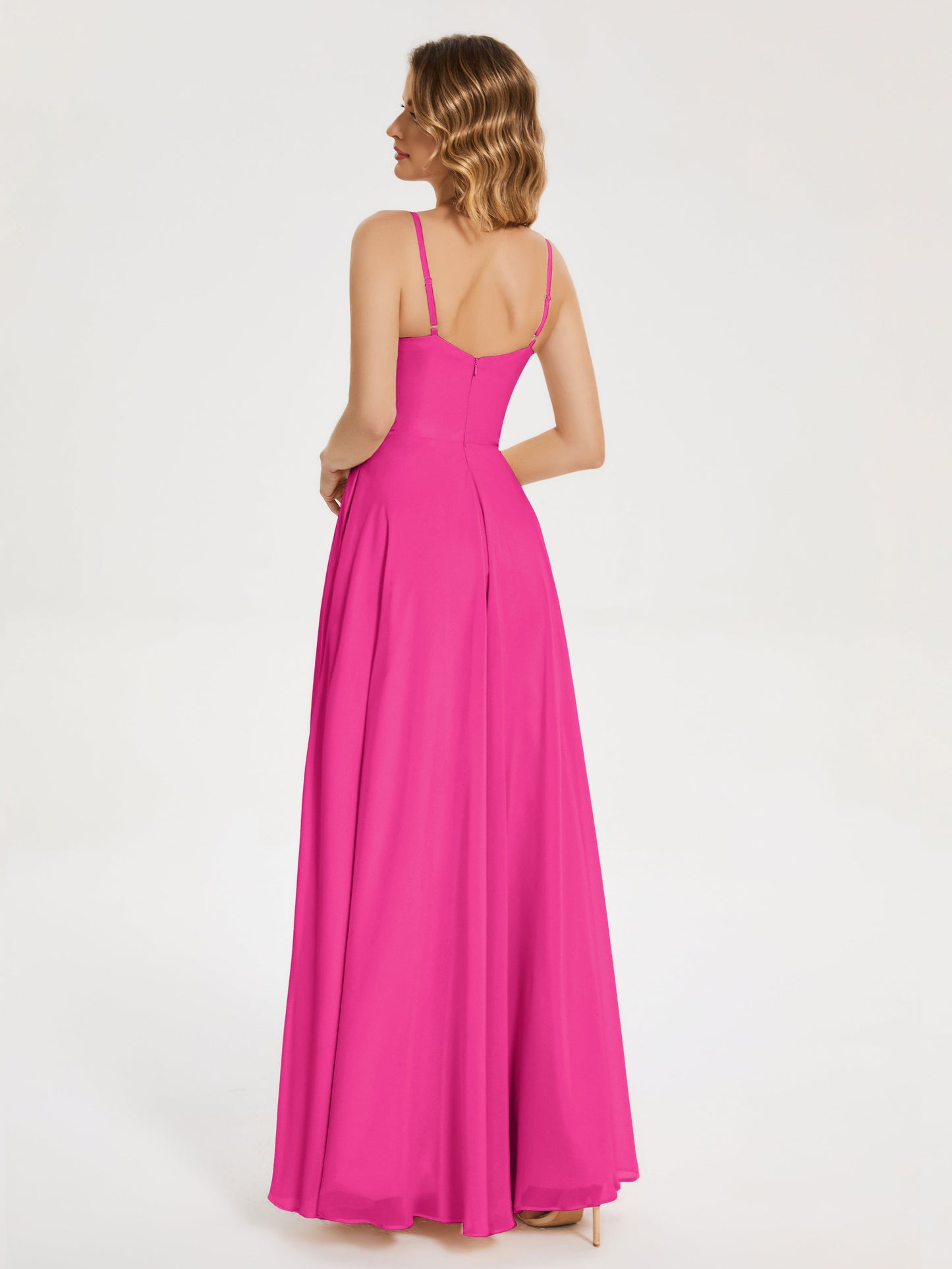 Vestido de fiesta con tirantes finos y corte en A y abertura