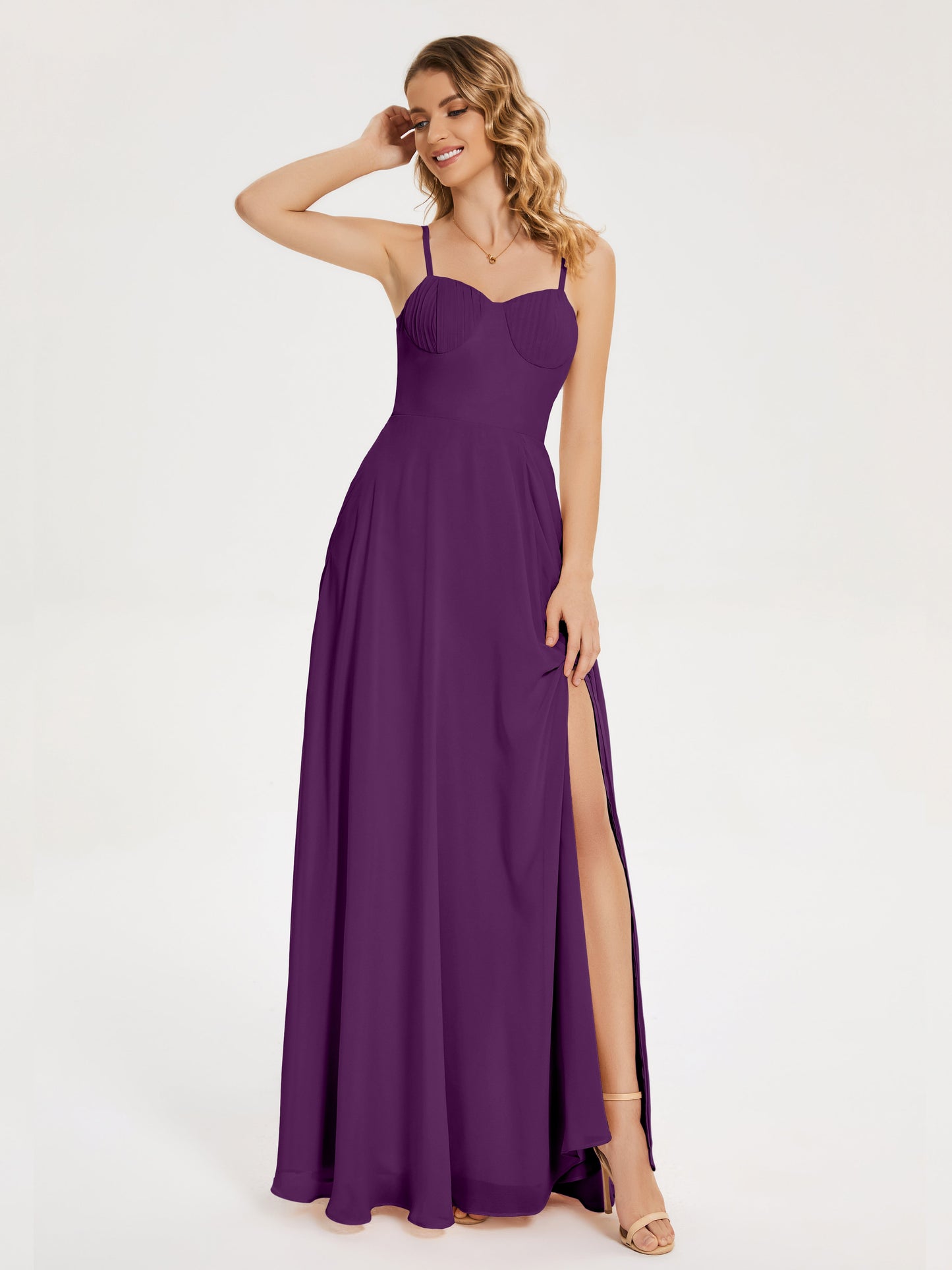 Vestido de fiesta con tirantes finos y corte en A y abertura