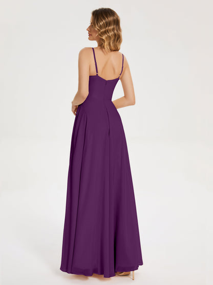 Vestido de fiesta con tirantes finos y corte en A y abertura