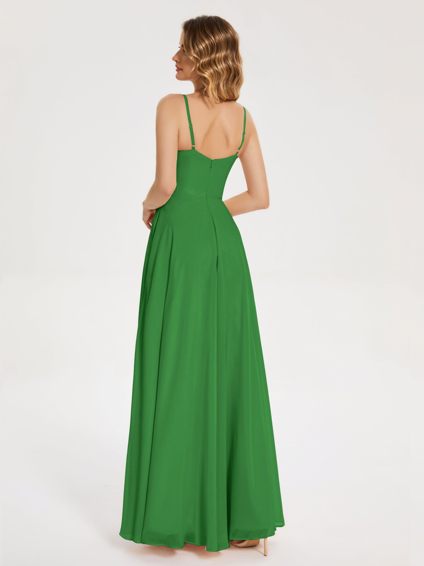 Vestido de fiesta con tirantes finos y corte en A y abertura