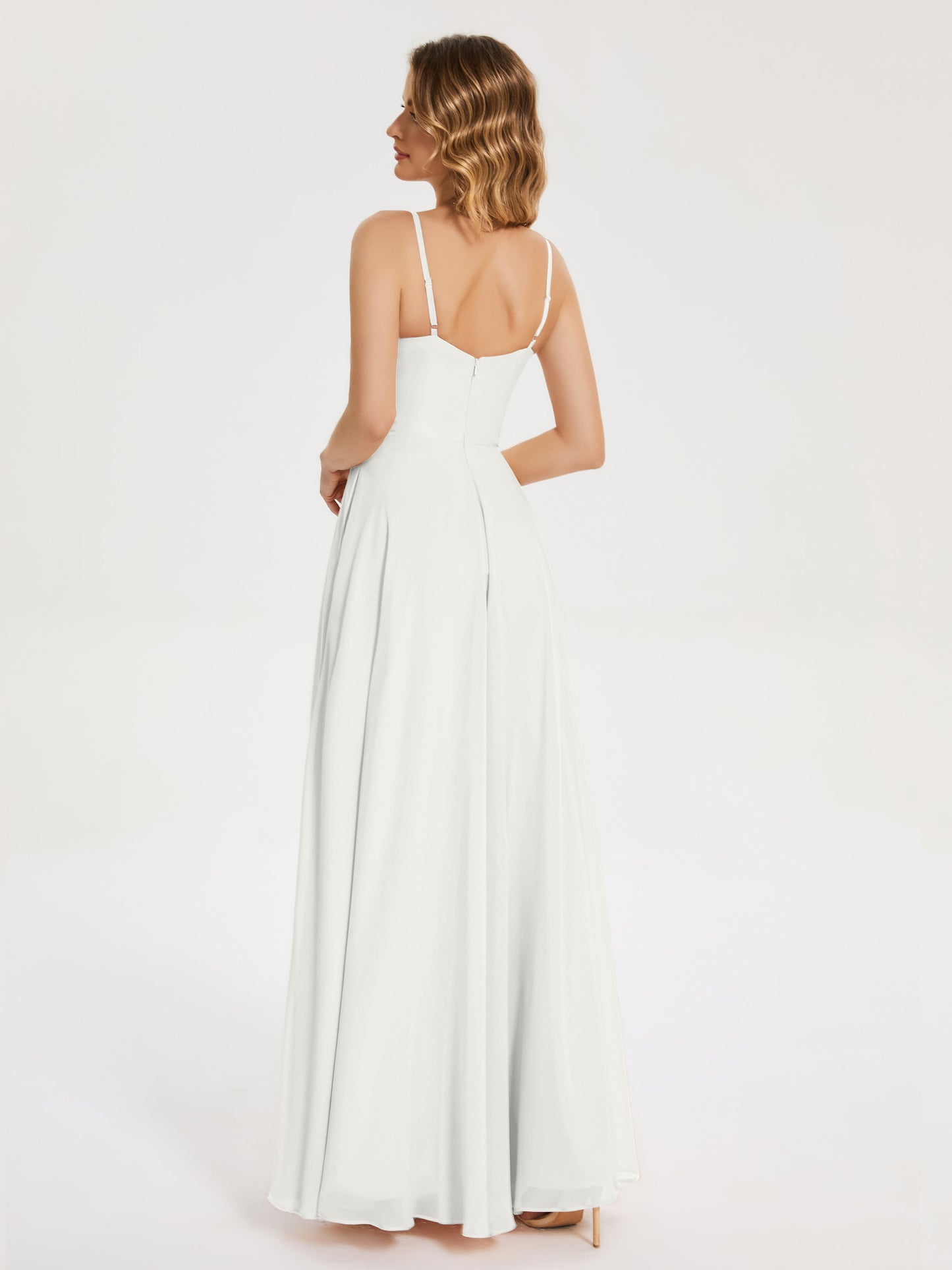 Vestido de fiesta con tirantes finos y corte en A y abertura