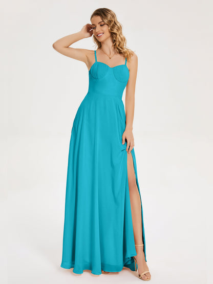 Vestido de fiesta con tirantes finos y corte en A y abertura