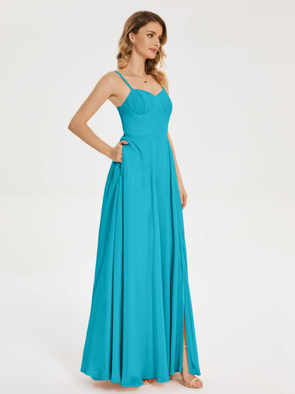Vestido de fiesta con tirantes finos y corte en A y abertura