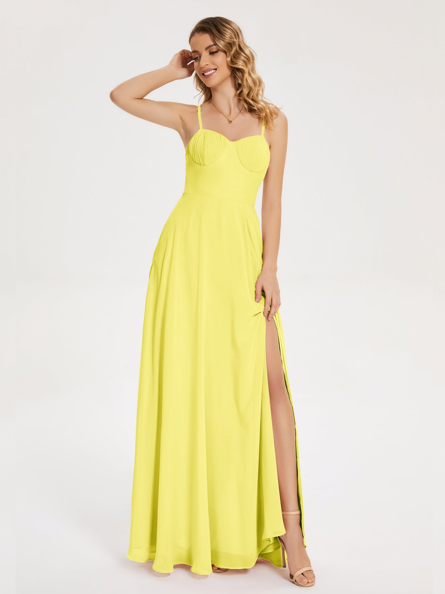 Vestido de fiesta con tirantes finos y corte en A y abertura