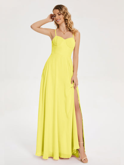 Vestido de fiesta con tirantes finos y corte en A y abertura