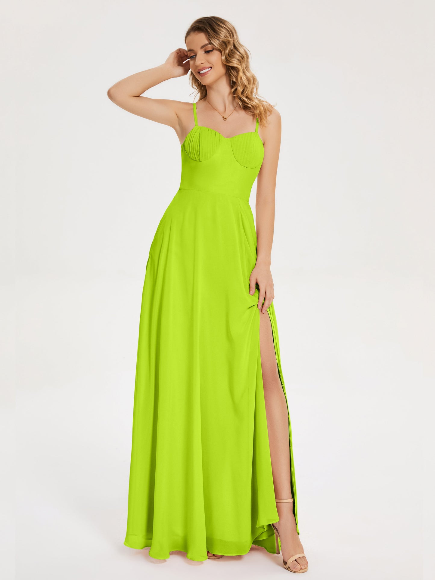 Vestido de fiesta con tirantes finos y corte en A y abertura