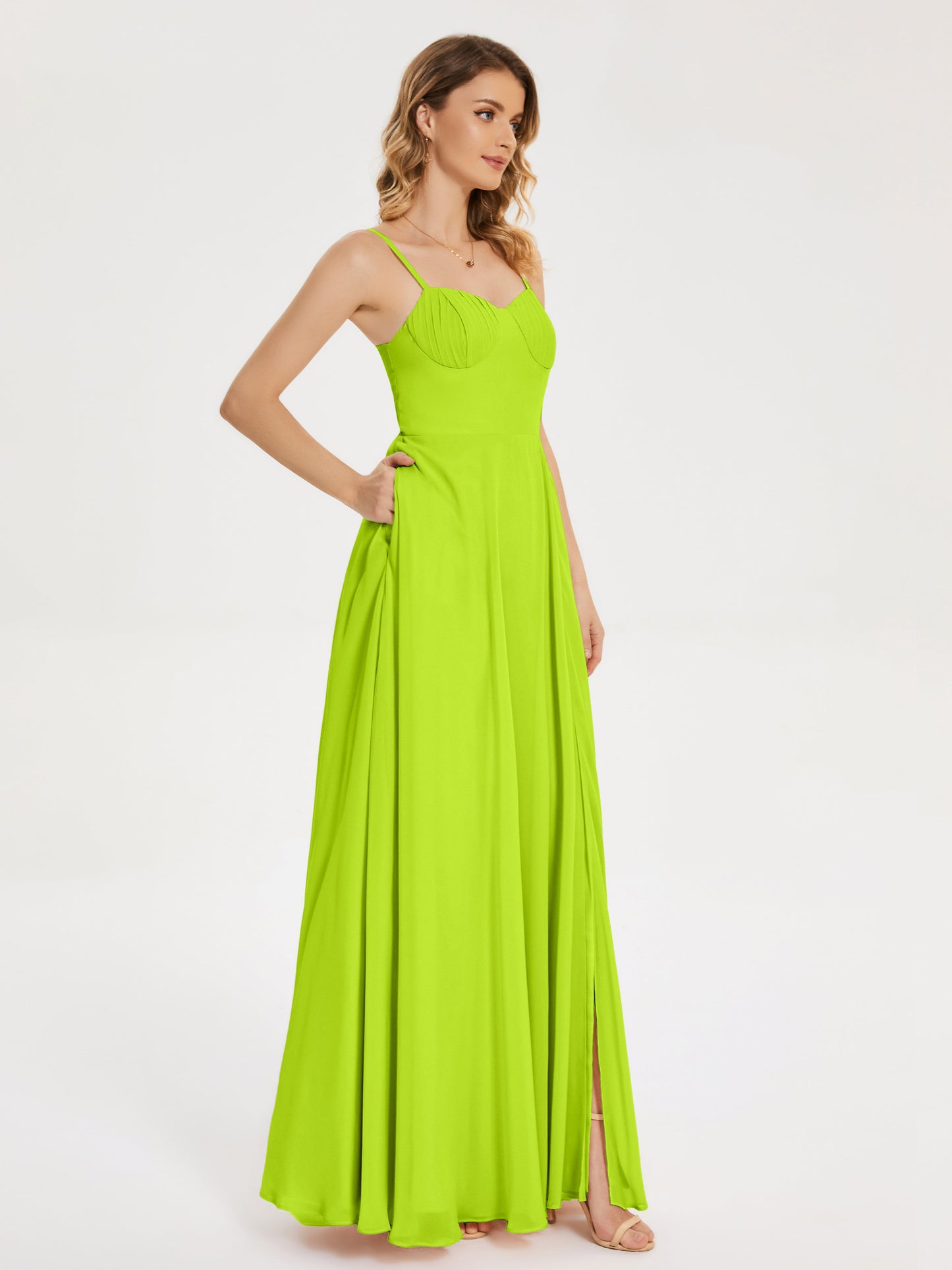 Vestido de fiesta con tirantes finos y corte en A y abertura