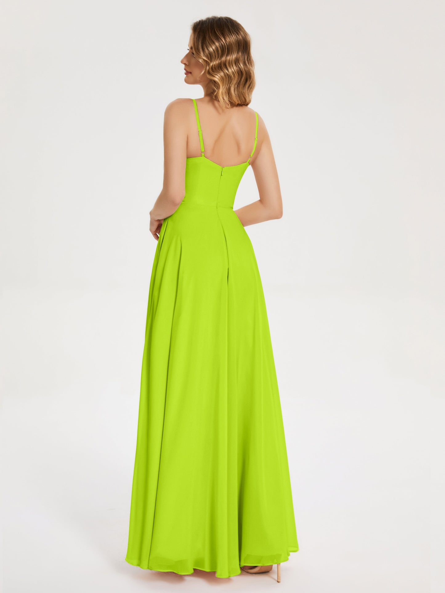 Vestido de fiesta con tirantes finos y corte en A y abertura