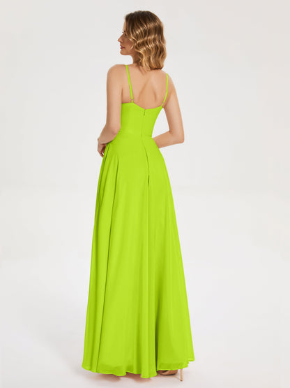 Vestido de fiesta con tirantes finos y corte en A y abertura
