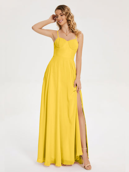 Vestido de fiesta con tirantes finos y corte en A y abertura