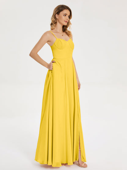 Vestido de fiesta con tirantes finos y corte en A y abertura