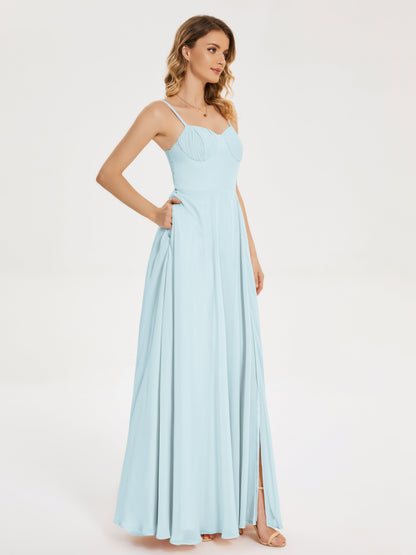 Vestido de fiesta con tirantes finos y corte en A y abertura