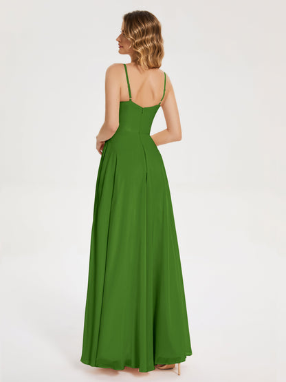 Vestido de fiesta con tirantes finos y corte en A y abertura