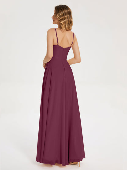 Vestido de fiesta con tirantes finos y corte en A y abertura